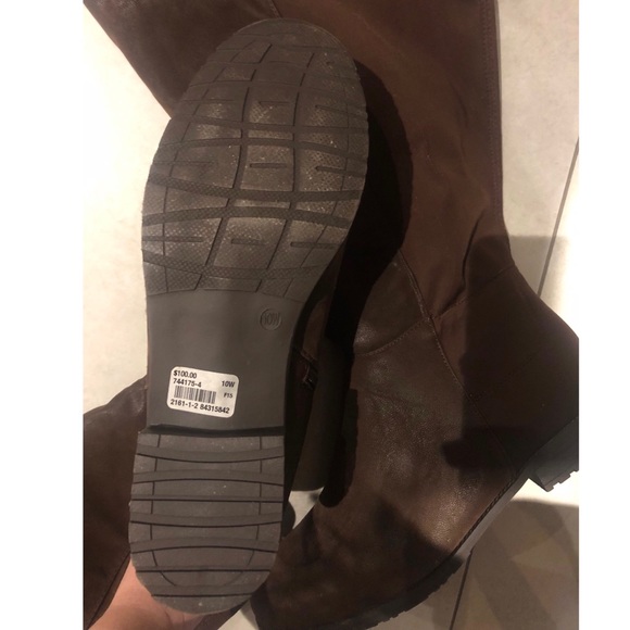 Tall brown boots - Picture 2 of 3